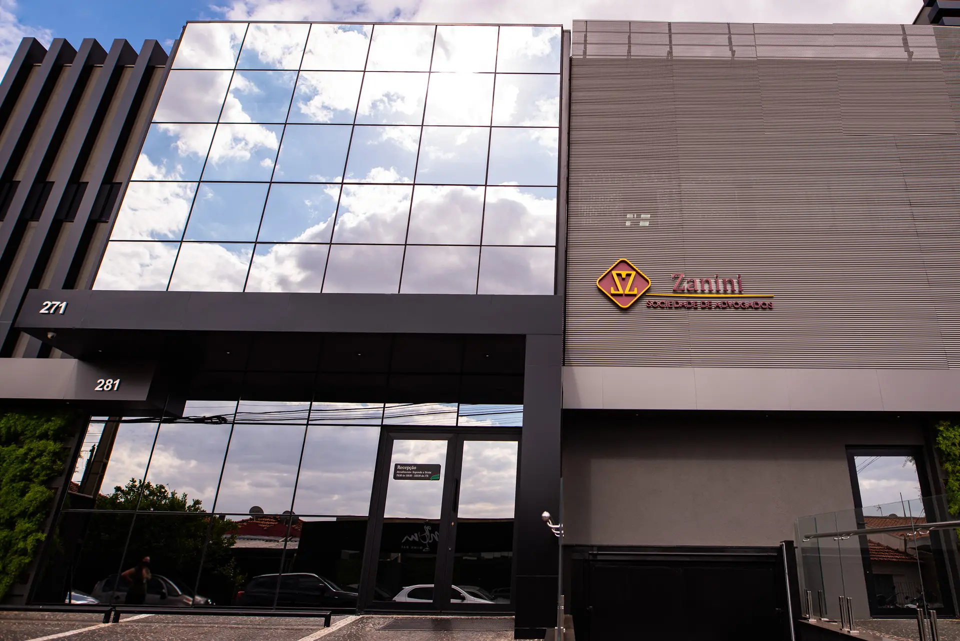 Fachada do edifício onde fica o escritório da Zanini Sociedade de Advogados